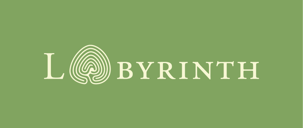 invertiertes Logo vom Lebendigen Labyrinth: die Vektorgrafik ist Teil des Erscheinungsbildes